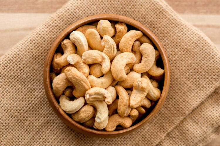 Bowl of cashews nuts, featured image of a news article around how shell compound shows promise in mouse study
