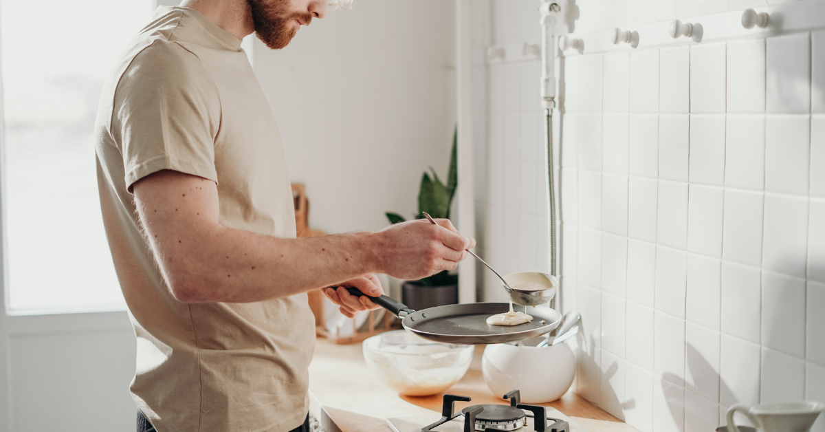 Man cooking over a hob, featured image around diet for ms