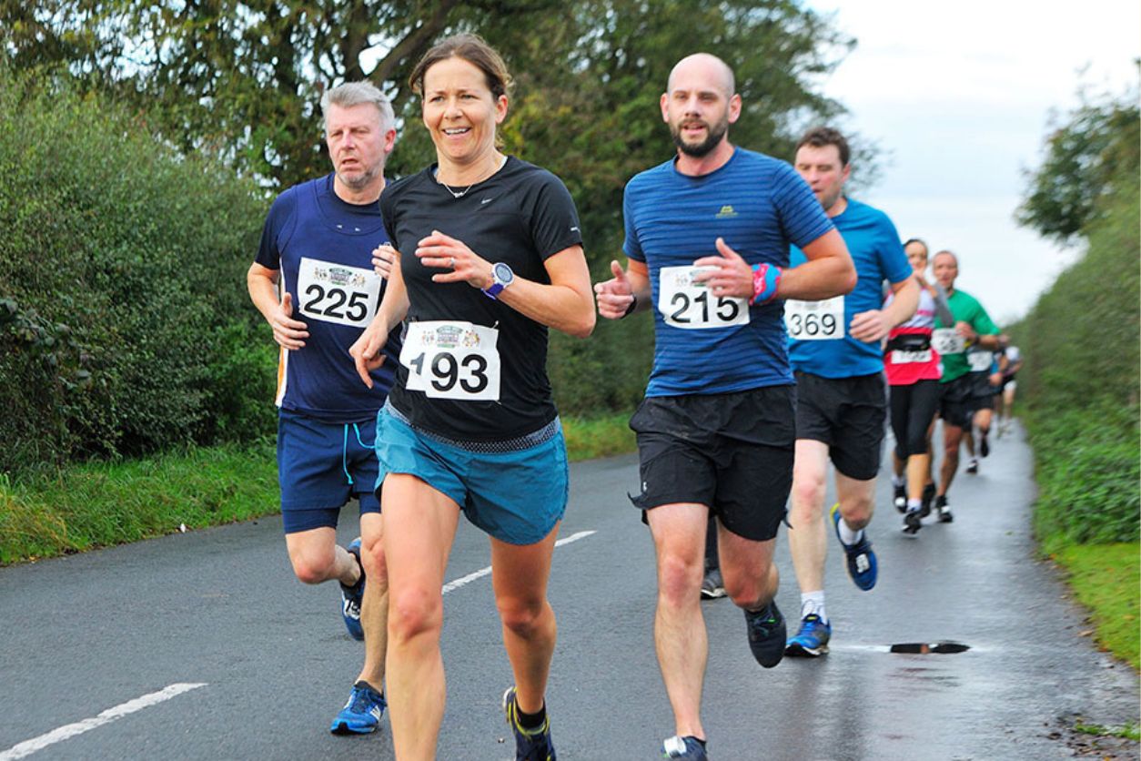 People running the Cheshire half marathon