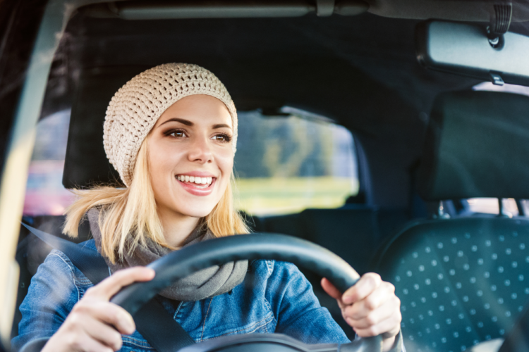 Woman behind the wheel of a car, featured image around if you Can still drive with MS